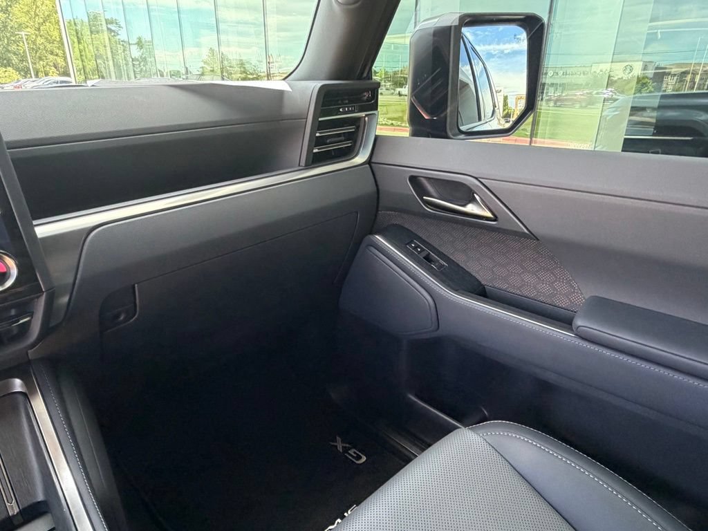 Used 2025 Lexus GX 550 w/ Cold Area Package AWD/4WD image 27