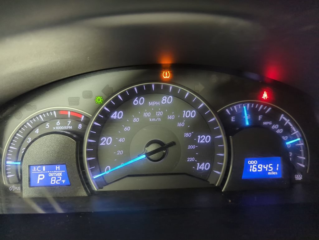 Used 2012 Toyota Camry LE FWD image 12