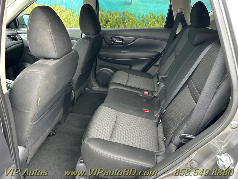 Used 2018 Nissan Rogue SV w/ Premium Package FWD image 10