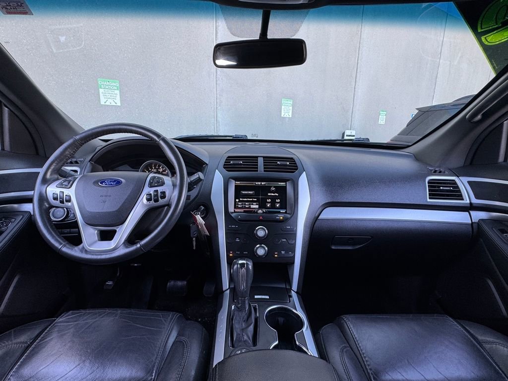 Used 2015 Ford Explorer XLT w/ Equipment Group 202A image 4