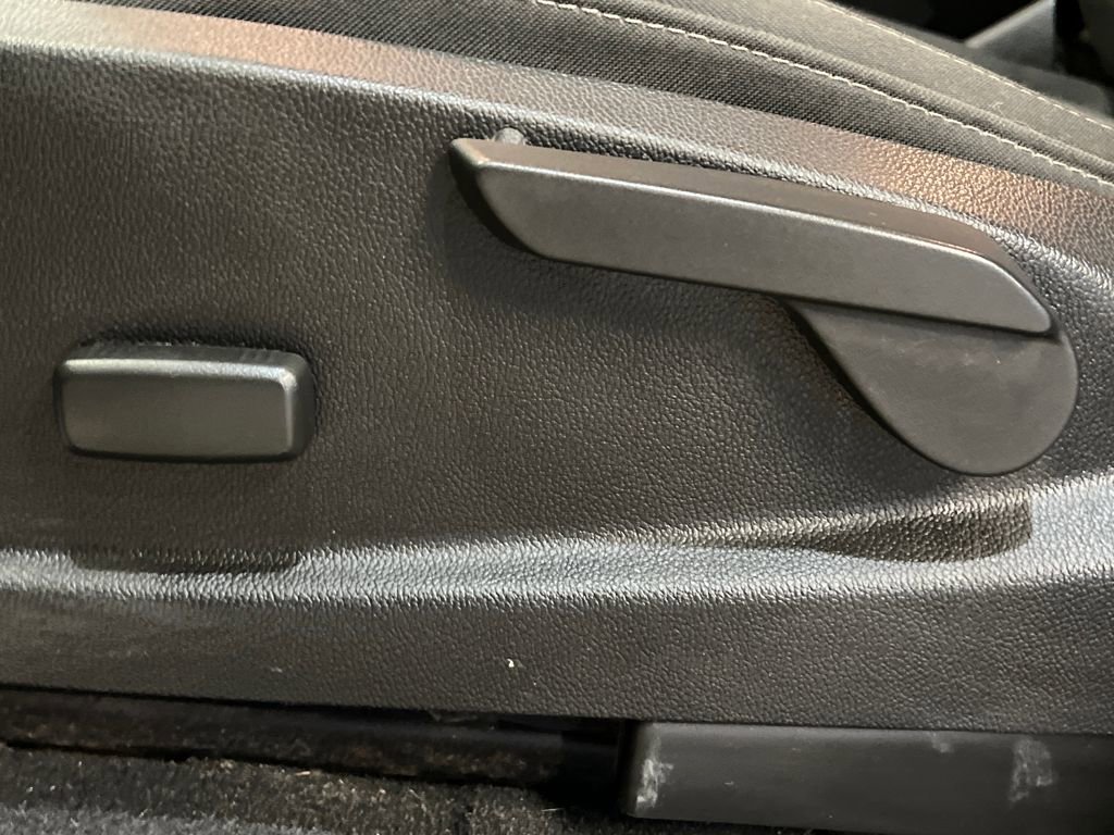 Used 2019 GMC Canyon SLE image 34