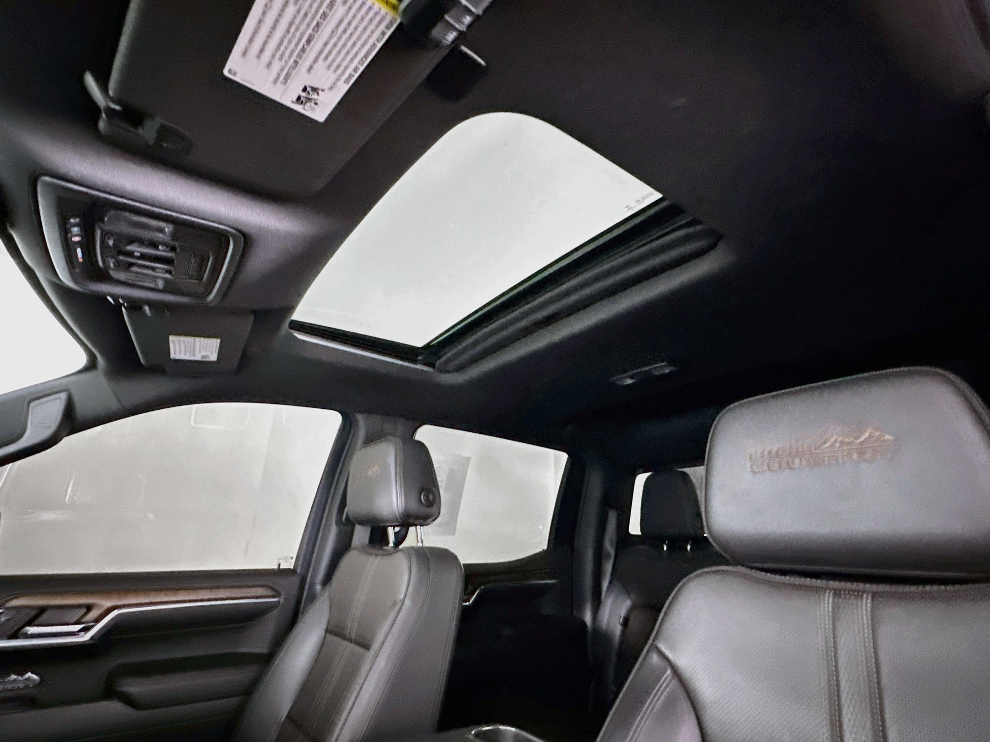 Used 2022 Chevrolet Silverado 1500 High Country w/ High Country Premium Package AWD/4WD image 26