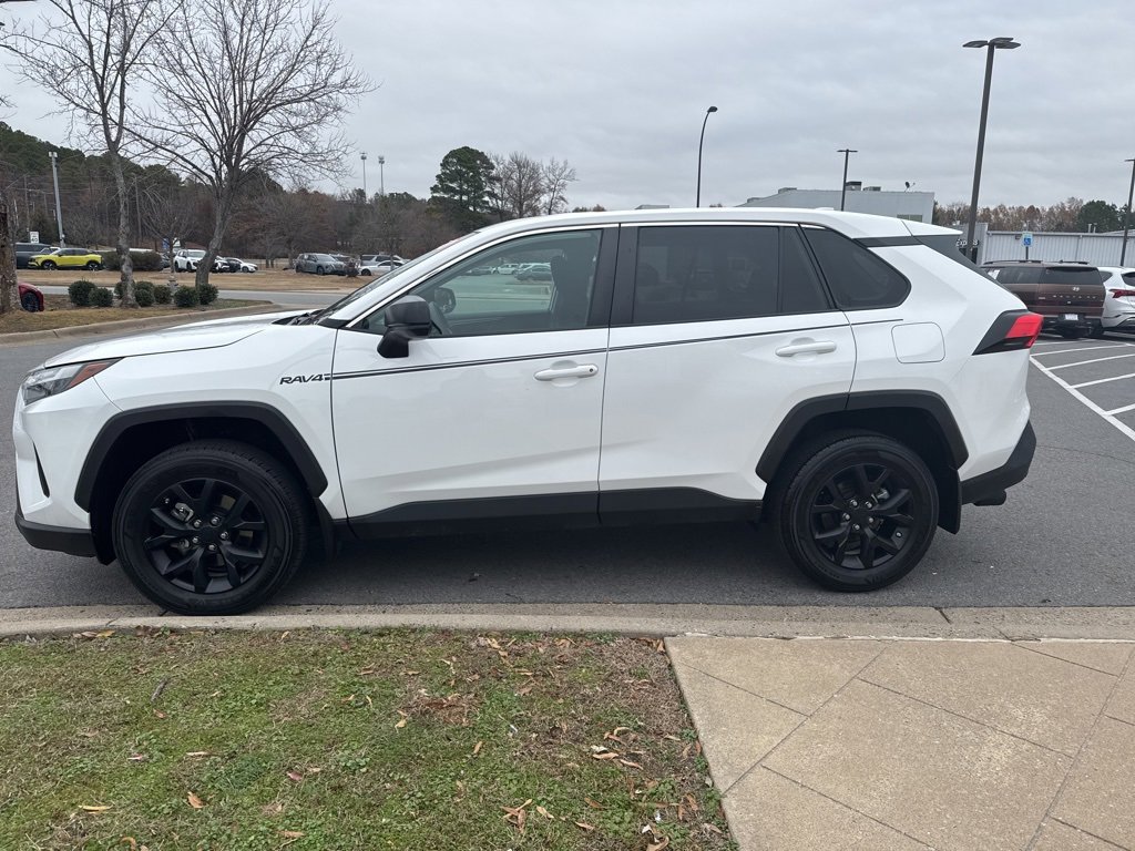 Used 2024 Toyota RAV4 LE image 4
