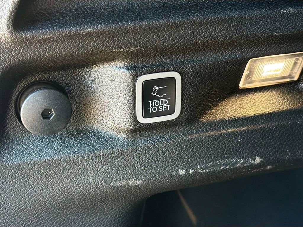 Used 2024 Jeep Grand Cherokee L Limited w/ Luxury Tech Group II image 13