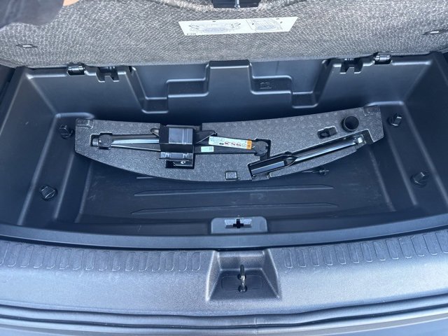 Used 2025 Chevrolet Traverse LT image 21