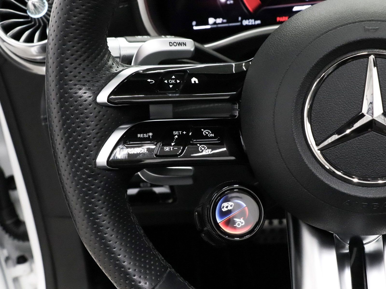 Used 2022 Mercedes-Benz SL 63 AMG 4MATIC image 34