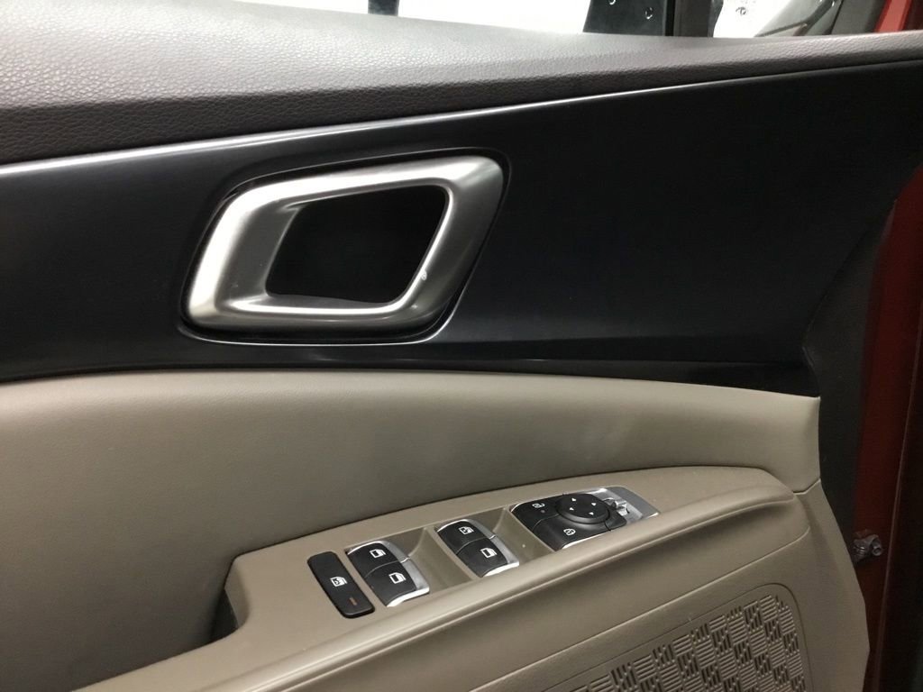 Used 2025 Kia Carnival image 7