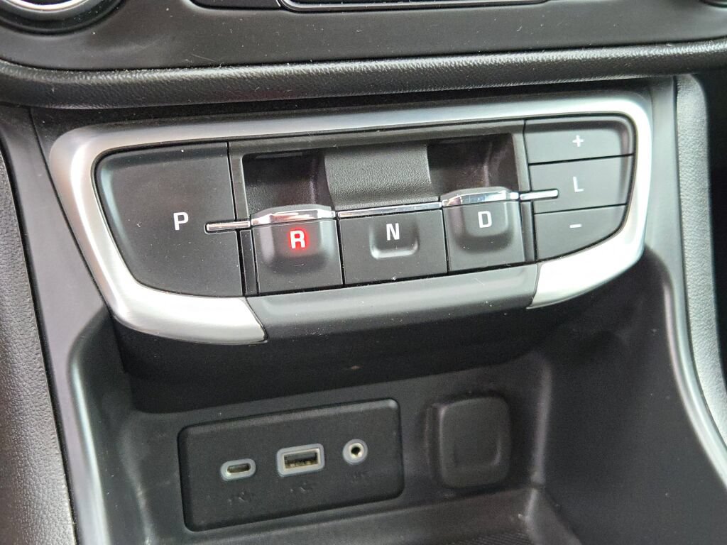 Used 2024 GMC Terrain SLE FWD image 31