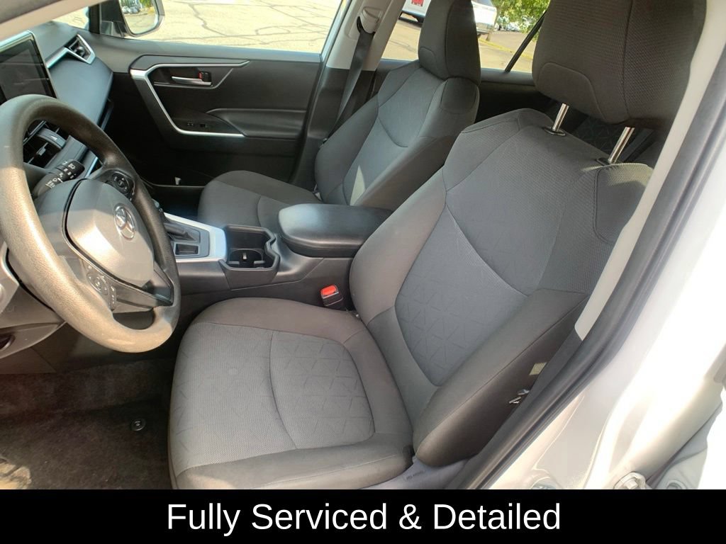 Used 2025 Toyota RAV4 XLE AWD/4WD image 14