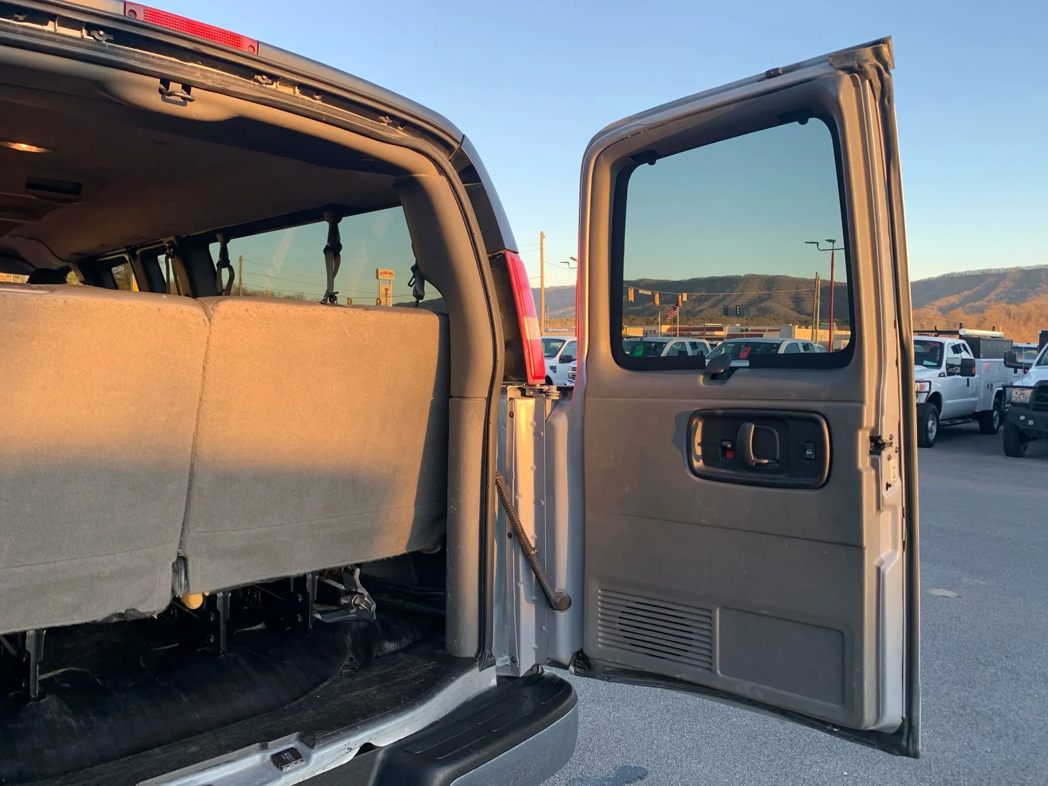 Used 2016 Chevrolet Express 3500 LS w/ Chrome Appearance Package image 33