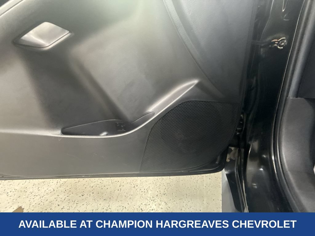 Used 2009 Pontiac Vibe w/ Sun And Sound Package FWD image 32