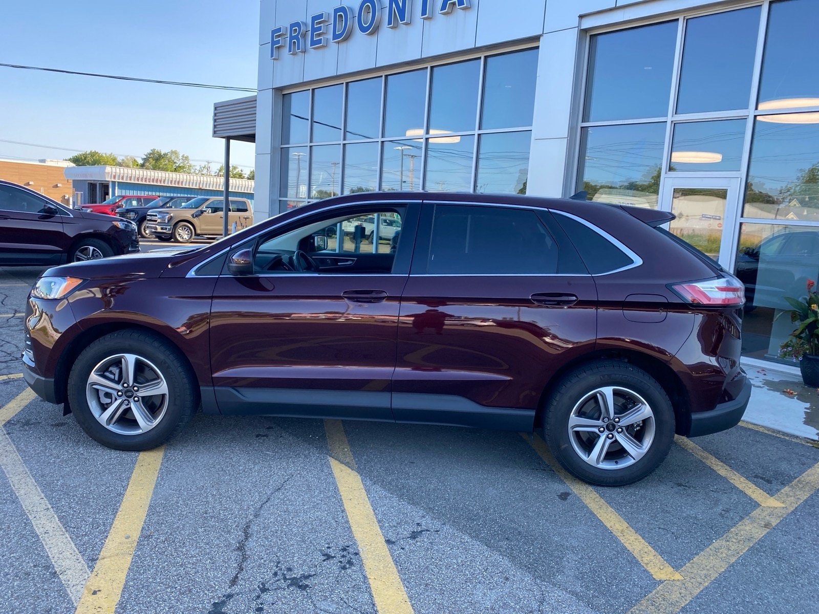 Used 2024 Ford Edge SEL w/ Convenience Package AWD/4WD image 3