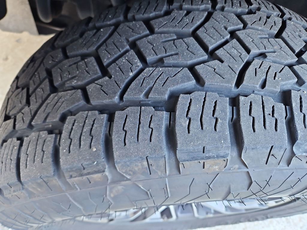 Used 2021 Chevrolet Colorado ZR2 w/ ZR2 Dusk Special Edition image 32