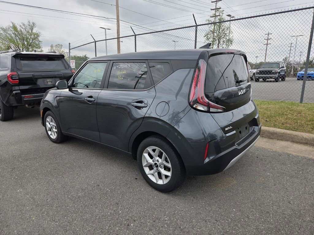 Used 2025 Kia Soul LX w/ LX Technology Package image 5
