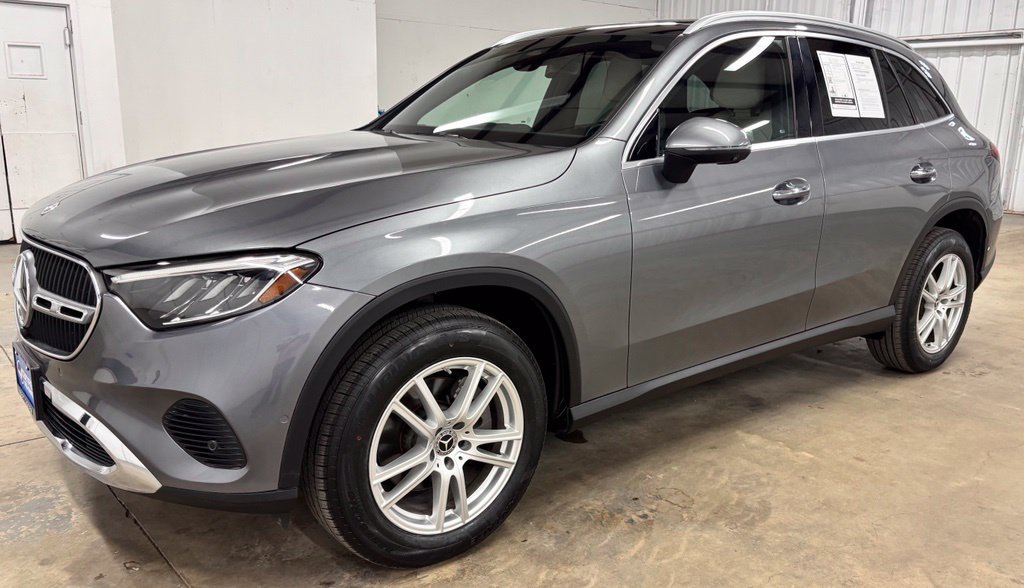 Used 2023 Mercedes-Benz GLC 300 image 3