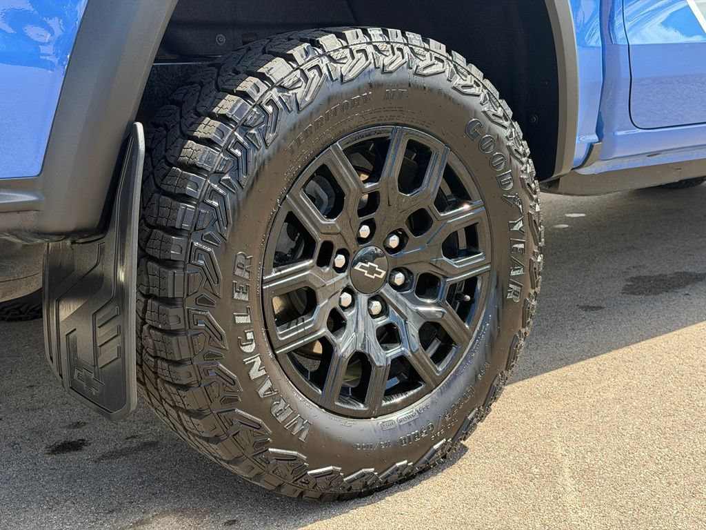 Used 2025 Chevrolet Colorado Trail Boss AWD/4WD image 23