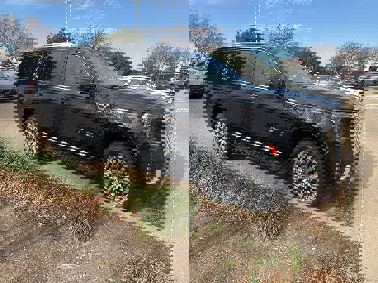 Used 2024 GMC Yukon Denali image 1