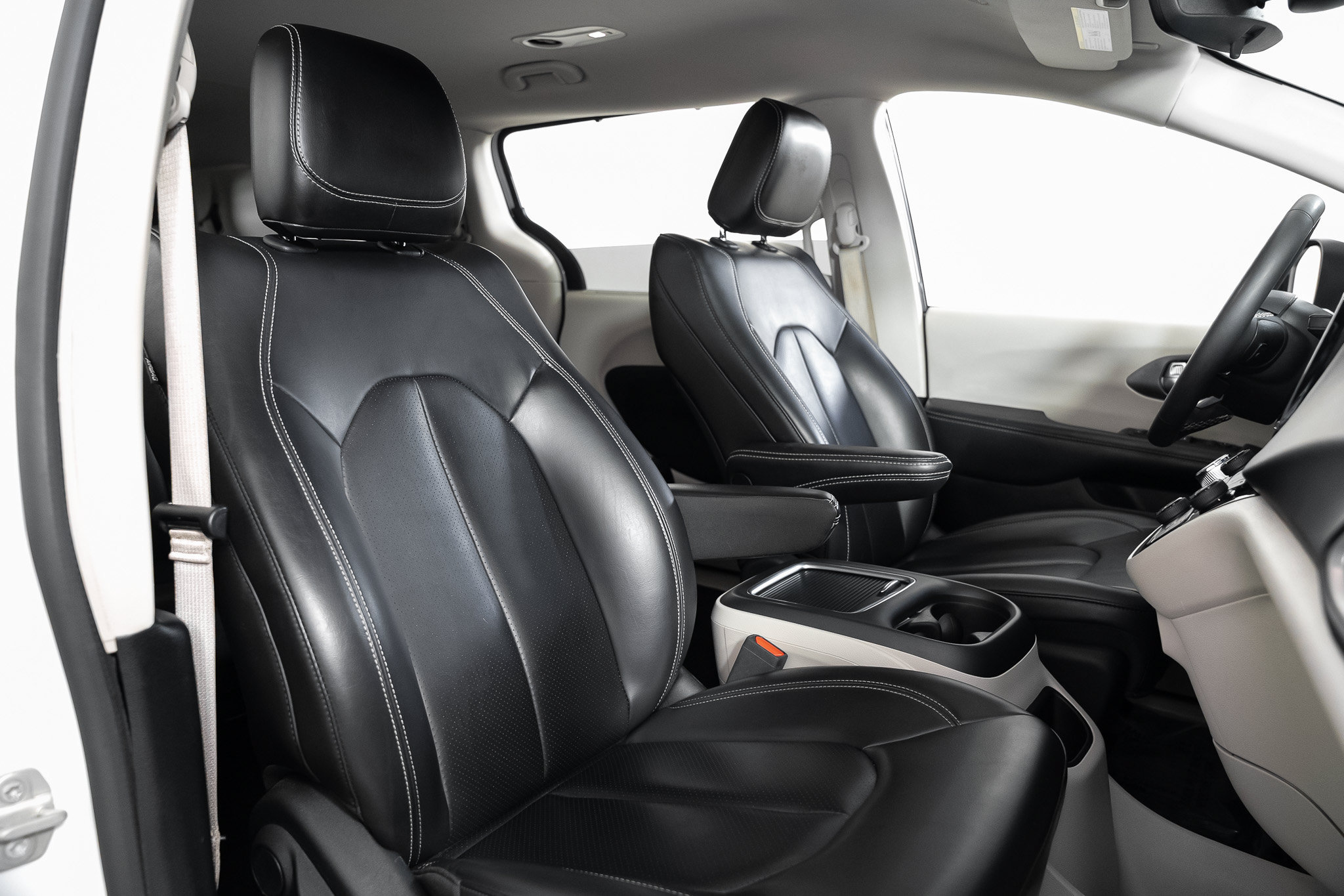 Used 2023 Chrysler Pacifica Touring-L FWD image 27
