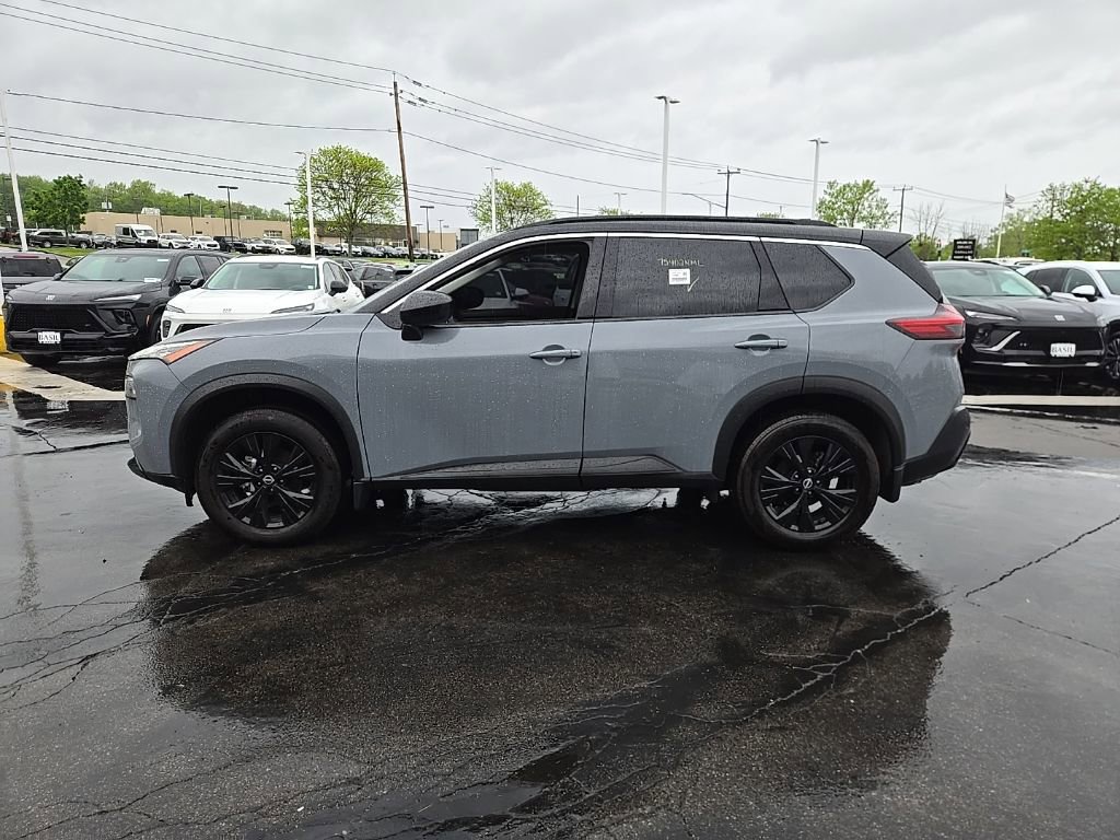 Used 2023 Nissan Rogue SV w/ SV Premium B Package AWD/4WD image 2