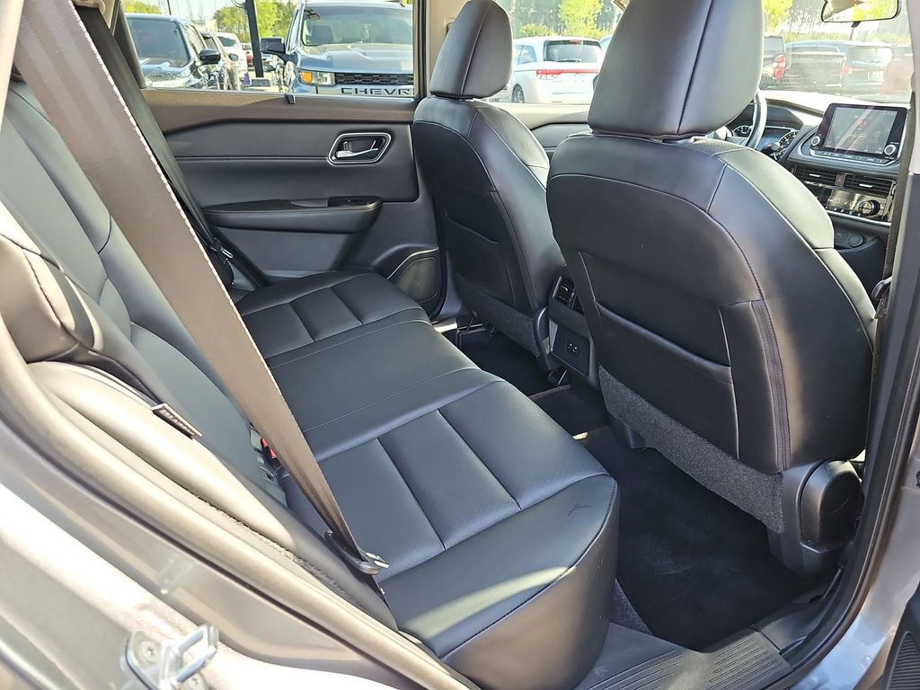 Used 2021 Nissan Rogue SV w/ Premium Package image 14