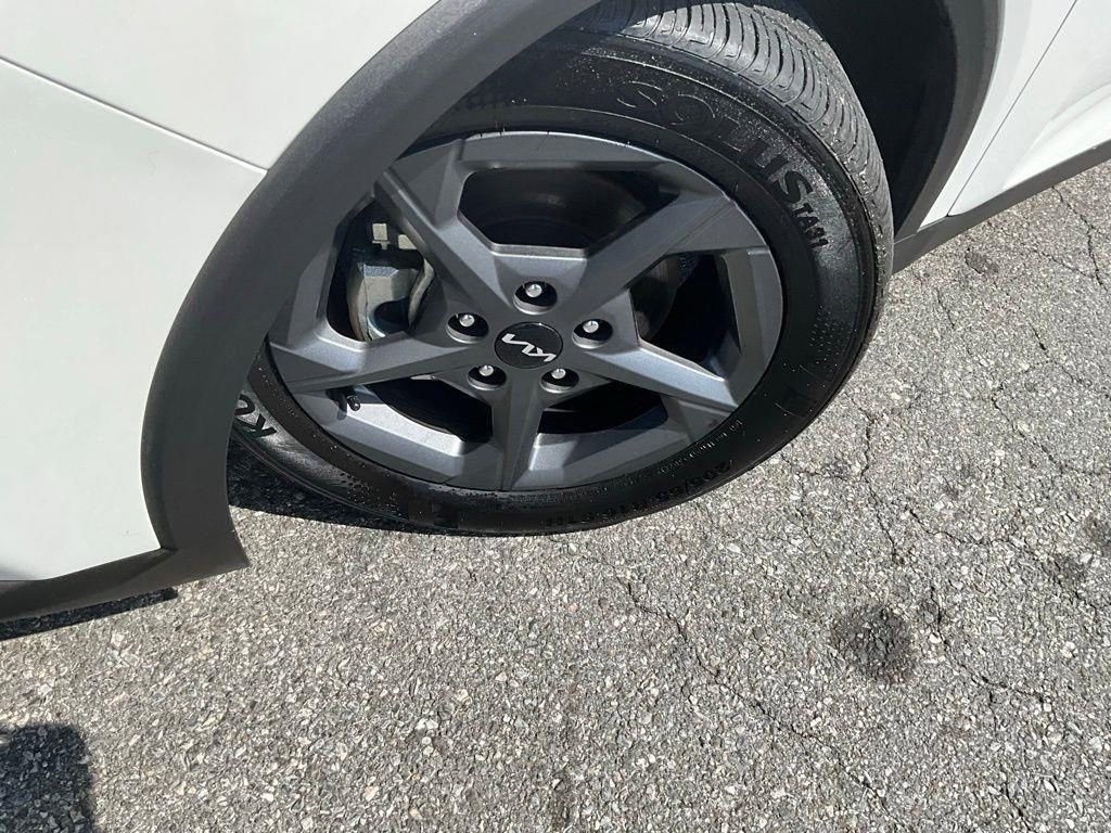 Used 2025 Kia K4 LXS image 4