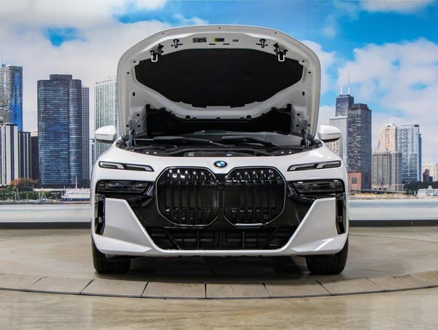 Used 2026 BMW 740i xDrive image 4