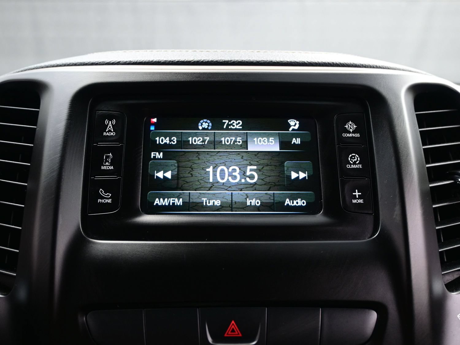 Used 2014 Jeep Cherokee Latitude FWD image 20