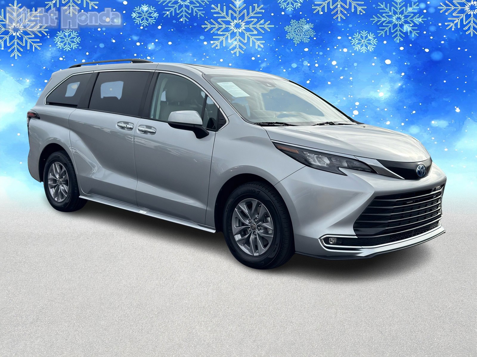 Used 2024 Toyota Sienna XLE image 8