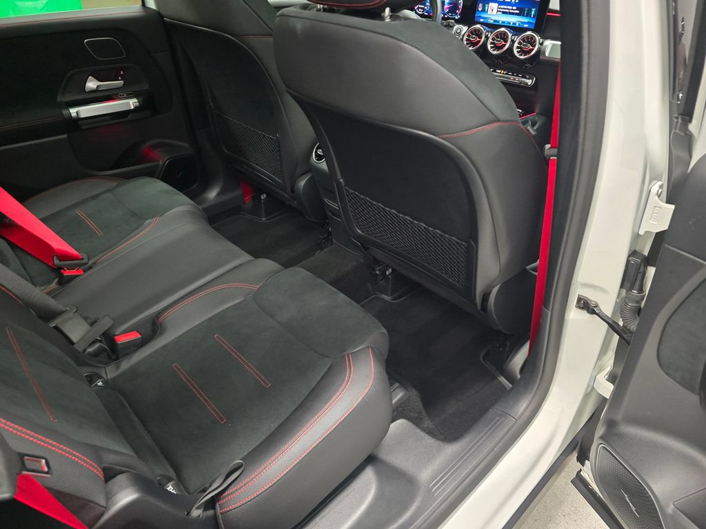 Used 2025 Mercedes-Benz GLB 35 AMG 4MATIC image 31