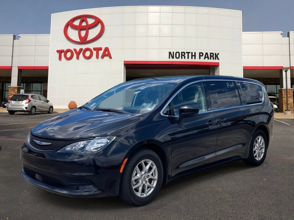 Used 2023 Chrysler Voyager LX FWD image 1