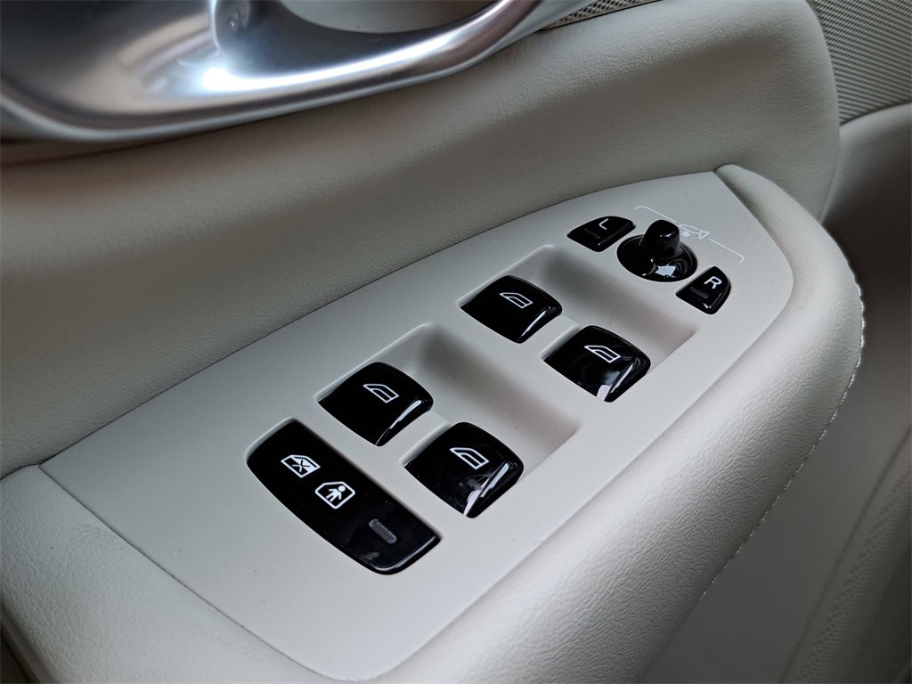 Used 2024 Volvo XC90 B5 Plus w/ Protection Package image 19