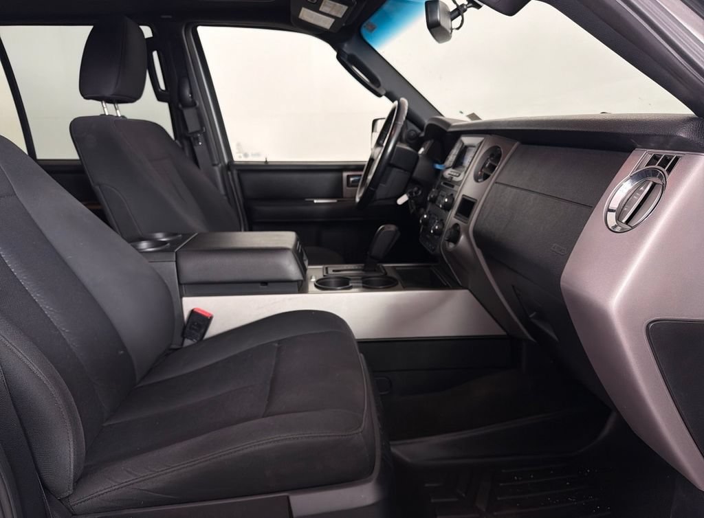Used 2017 Ford Expedition XLT AWD/4WD image 22