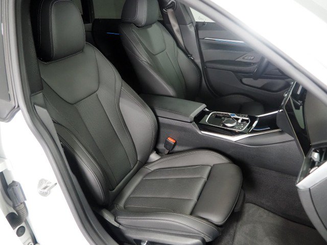 Used 2023 BMW i4 eDrive40 w/ Premium Package RWD image 2