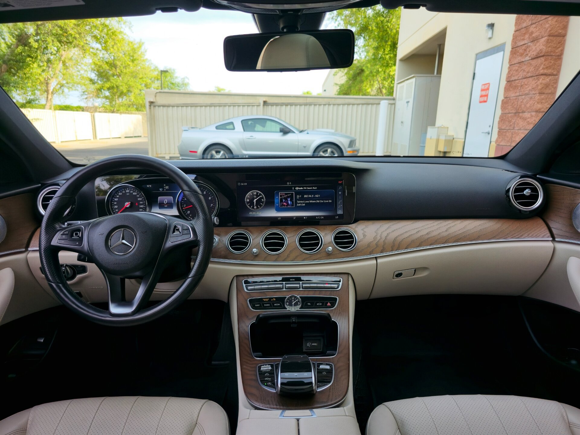 Used 2018 Mercedes-Benz E 400 4MATIC Sedan w/ Premium 1 Package image 15