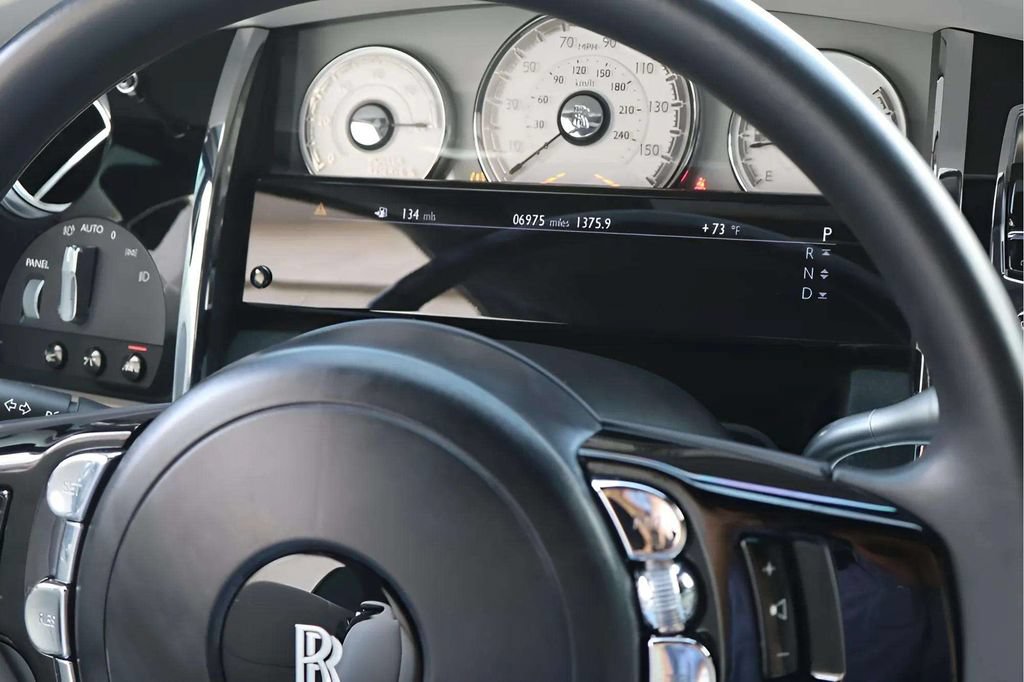 Used 2018 Rolls-Royce Dawn RWD image 15