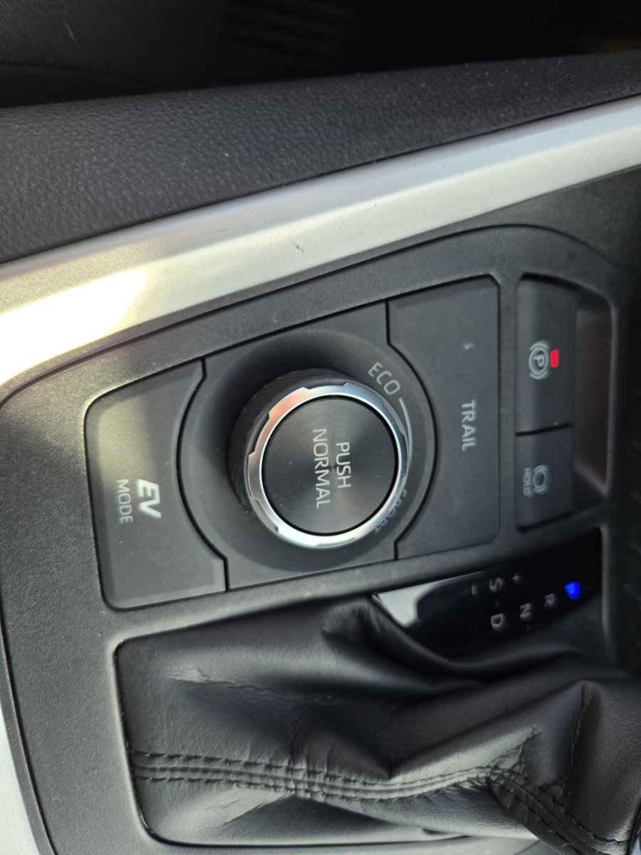 Used 2022 Toyota RAV4 LE image 27