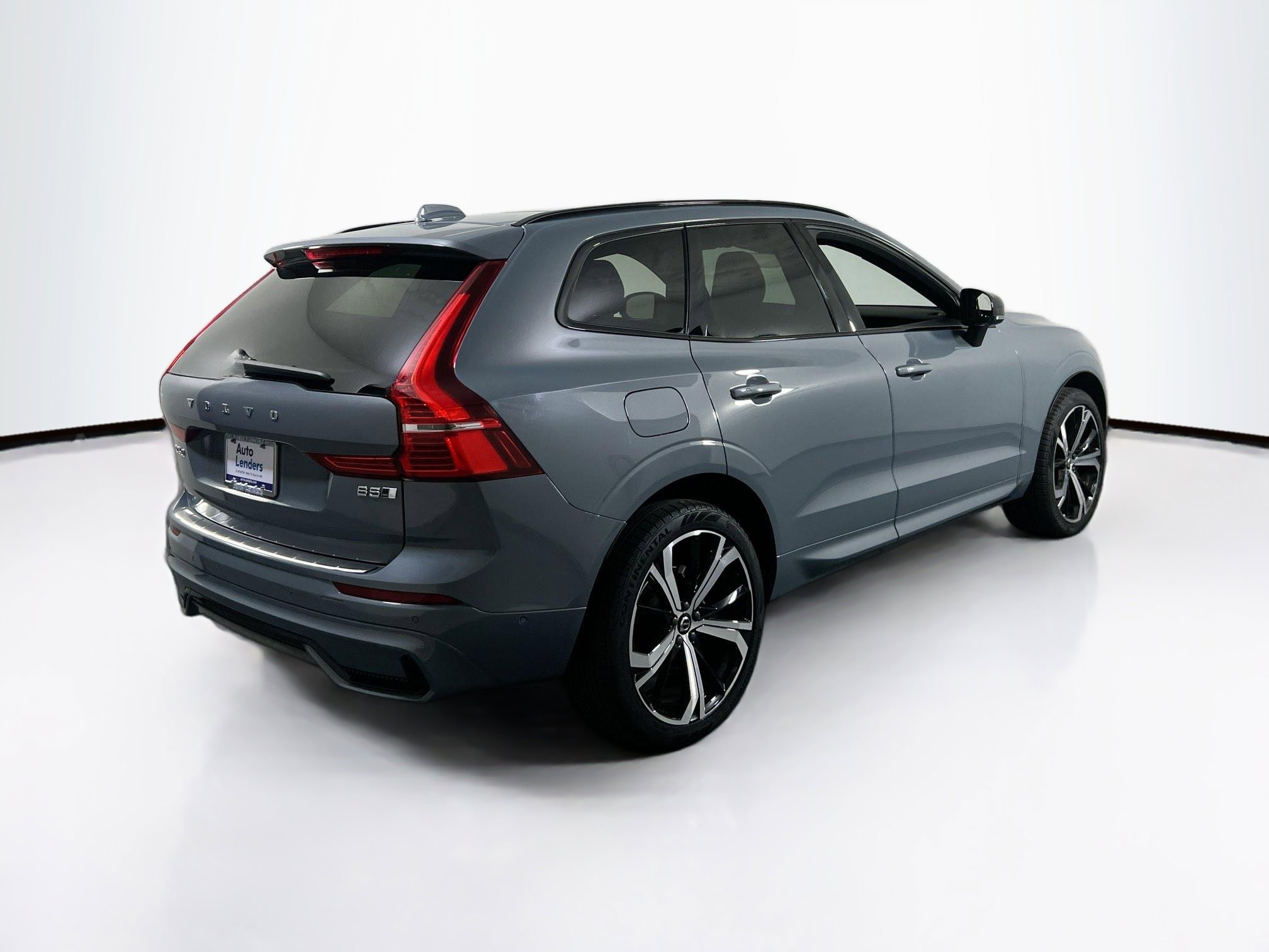 Used 2022 Volvo XC60 B5 R-Design w/ Advanced Package image 5