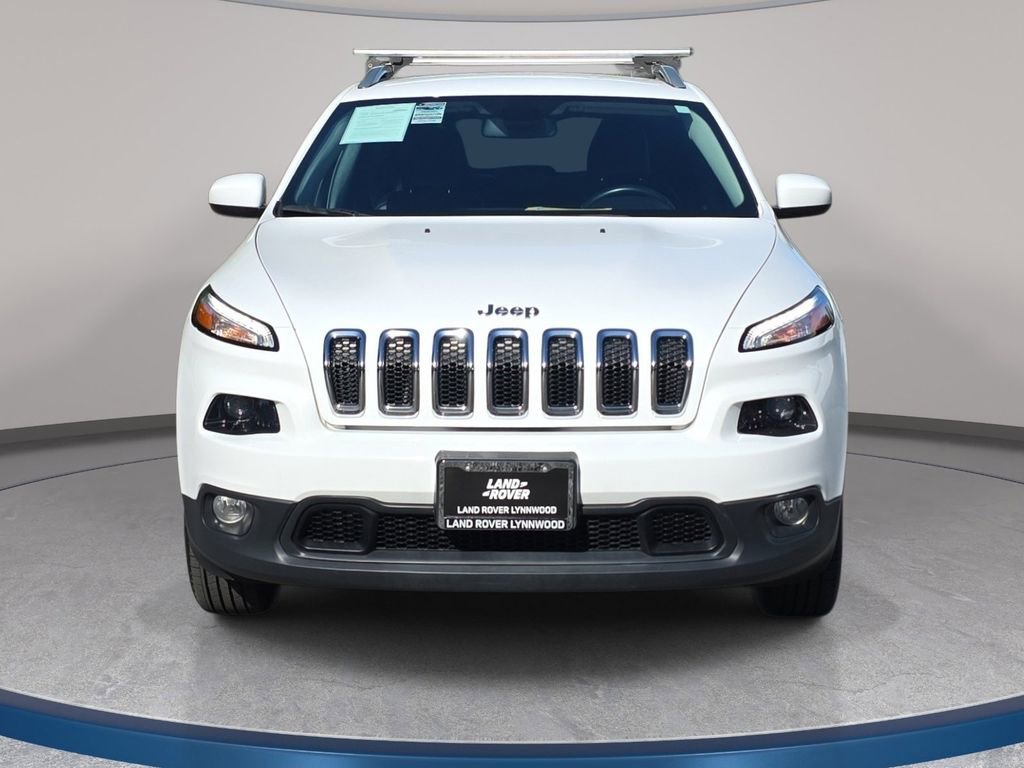Used 2018 Jeep Cherokee Latitude Plus AWD/4WD image 3