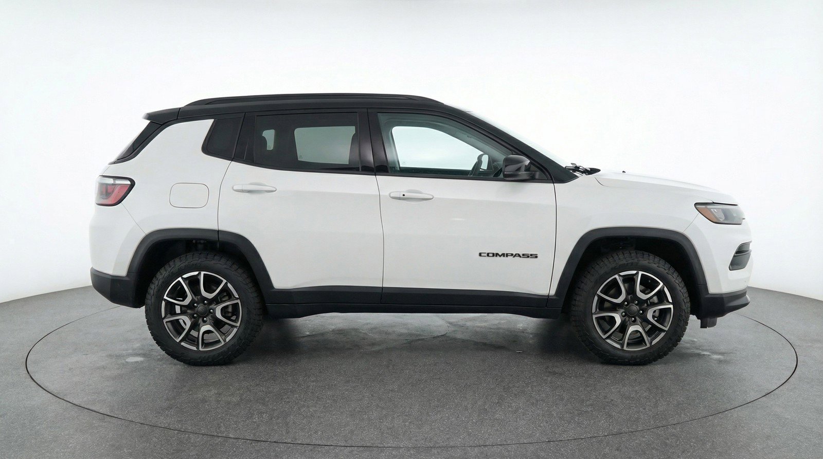 Used 2025 Jeep Compass Trailhawk AWD/4WD image 11
