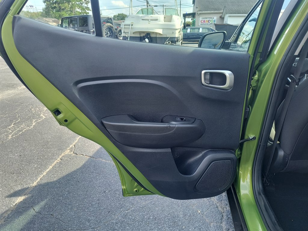 Used 2022 Hyundai Venue SE image 30