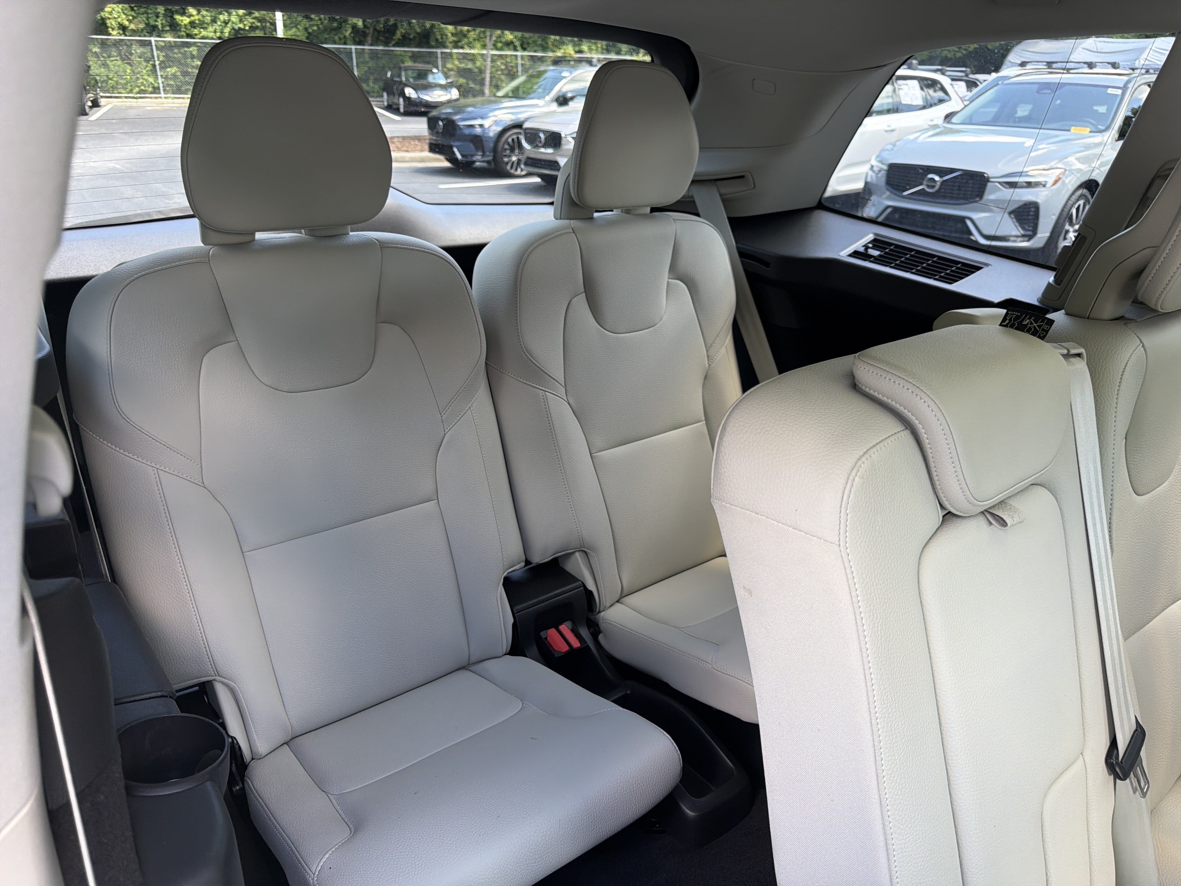Certified 2025 Volvo XC90 B5 Plus w/ Protection Package Premier AWD/4WD image 33