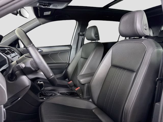 Certified 2023 Volkswagen Tiguan SE R-Line AWD/4WD image 24