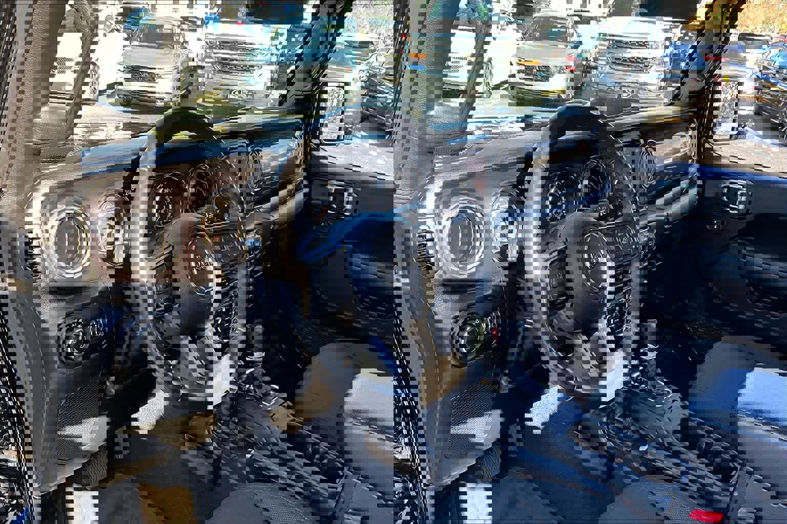 Used 2022 Jeep Gladiator Sport image 16