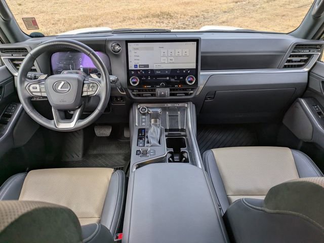 Used 2024 Lexus GX 550 image 13