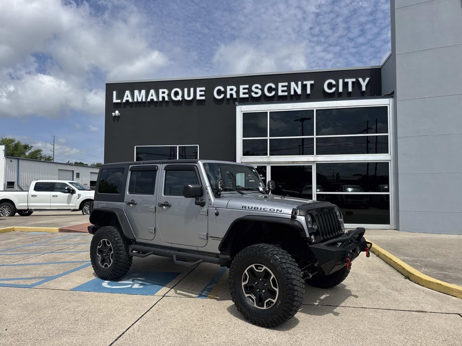 Used 2015 Jeep Wrangler Unlimited Rubicon w/ Connectivity Group AWD/4WD video 1