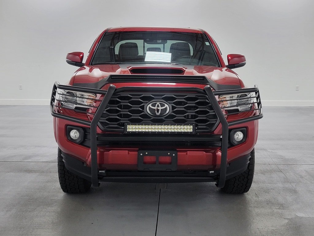 Used 2020 Toyota Tacoma TRD Sport w/ TRD Premium Sport Package AWD/4WD image 3