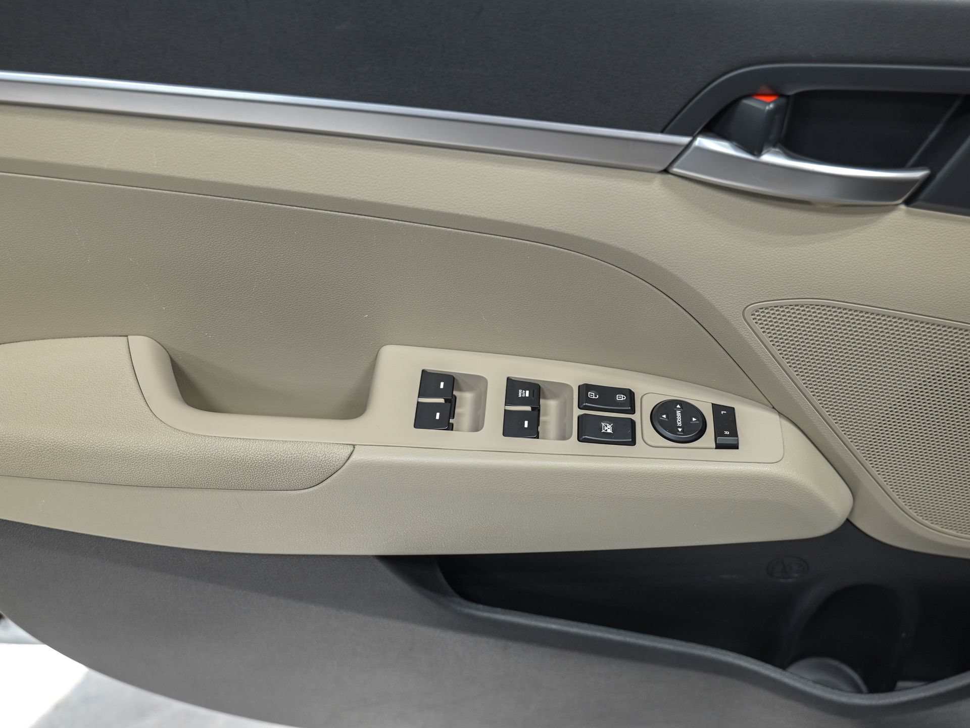 Used 2020 Hyundai Elantra SE FWD image 15