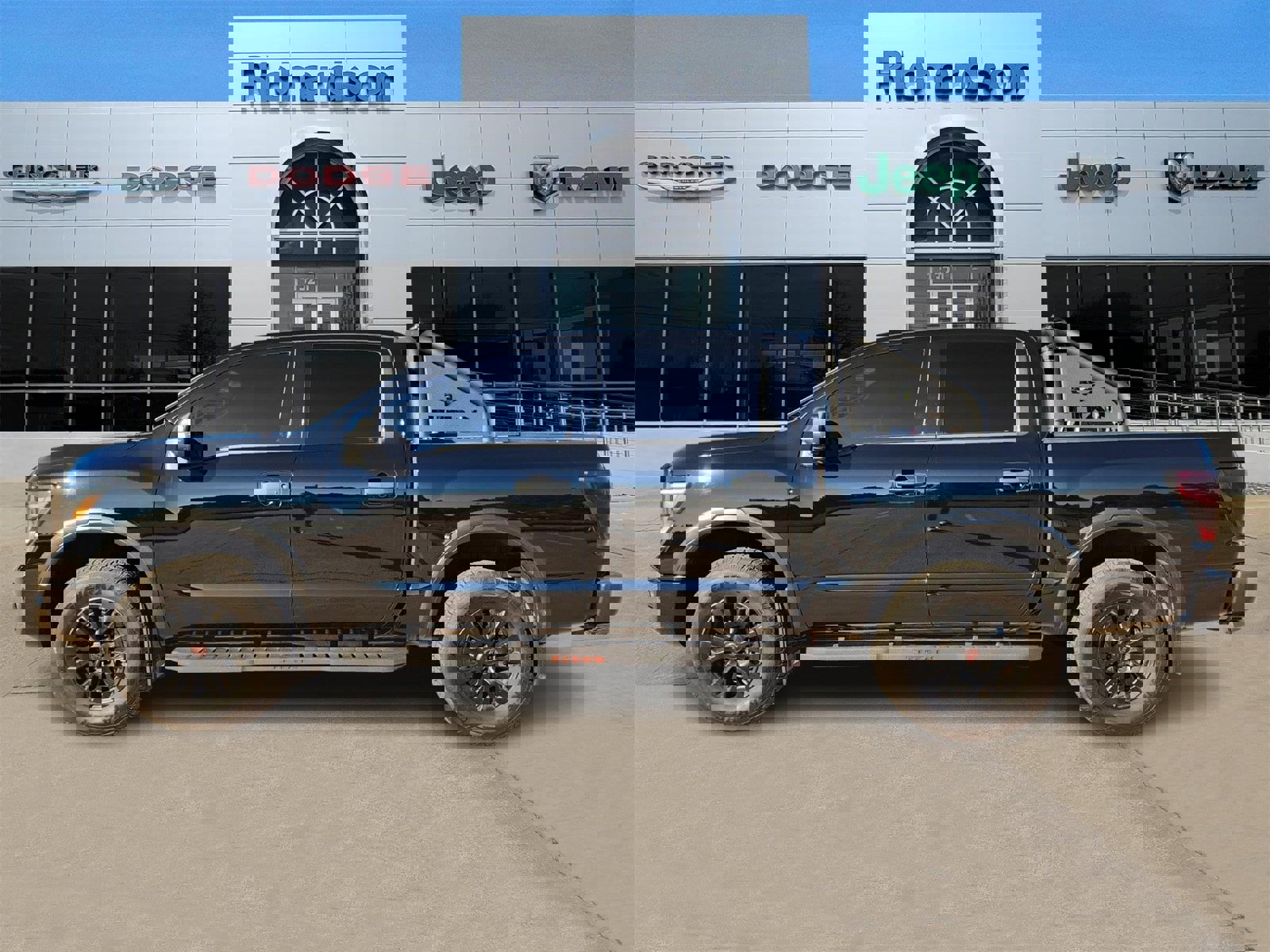 Used 2024 Nissan Titan PRO-4X w/ Pro-4x Convenience Package image 3