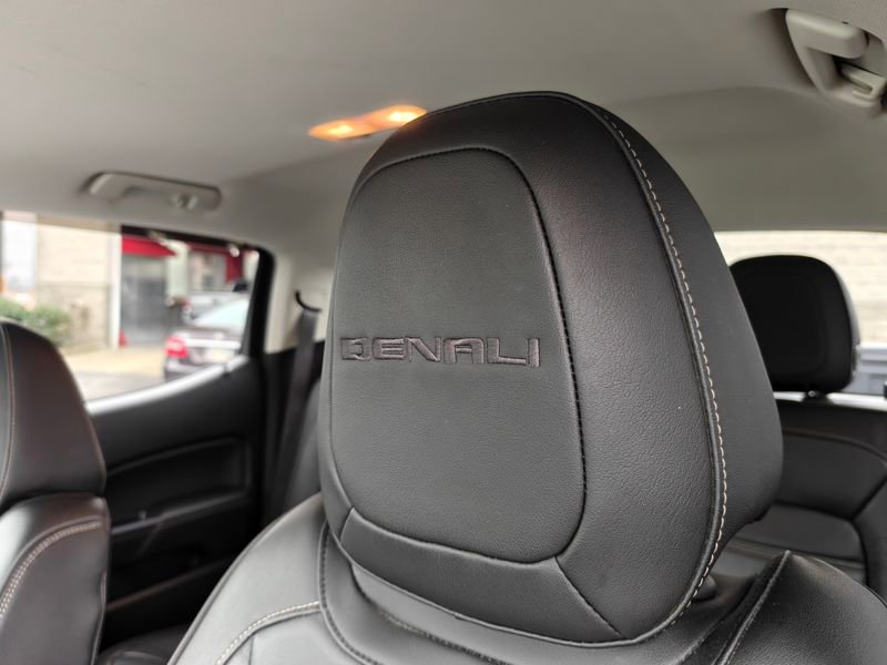Used 2020 GMC Canyon Denali image 11