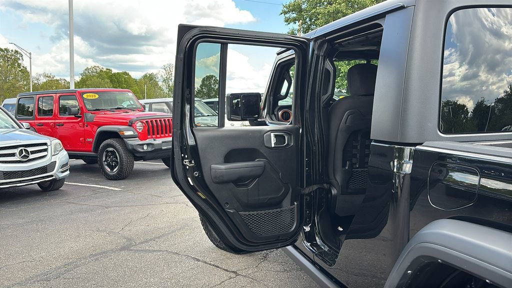 Used 2023 Jeep Gladiator Mojave w/ Cold Weather Group AWD/4WD image 28